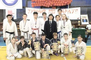 Сахалинская команда н открытом Чемпионате и первенстве Дальнего Востока по каратэ-до Сётокан (версия SKIF)
г.Уссурийск
апрель 2005г.