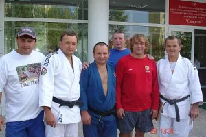Тренеры  команд Сибири и Дальнего Востока  со старшим тренером сборной России по дзюдо С.М.Космыниным (в красной футболке)