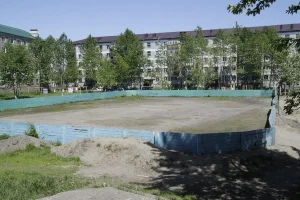 Спортплощадка: ул. Ленина, 16. Построена за счет программы "Реализация молодежной политики в МО ГО "Поронайский" 