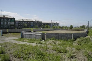 Спортплощадка. ул. Гагарина, 1. Построена за счет спонсорских средств и программы  "Реализация молодежной политики в МО ГО "Поронайский".