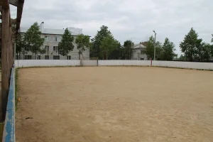 Корт в микрорайоне Ноглики-2.