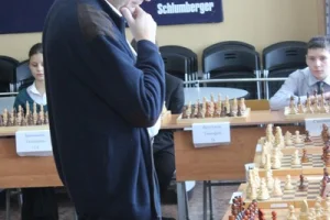 Сеанс одновременной игры международного мастера Алексея Романова (+18=1-0) в естественно-математическом лицее. 