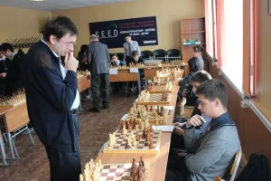 Сеанс одновременной игры международного мастера Алексея Романова (+18=1-0) в естественно-математическом лицее. 