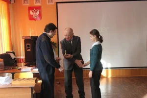 Сеанс одновременной игры международного мастера Алексея Романова (+18=1-0) в естественно-математическом лицее. 