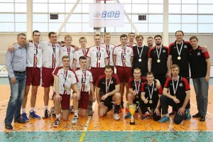 «Губерния» (Нижний Новгород) – победитель высшей лиги «Б». Михаил Кокошин (№ 8) стоит четвертый слева

