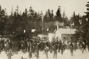 Лыжники в парке Оодомари (Корсаков), середина 1930-х годов