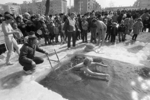12 марта 1989 года на реке Рогатка в районе гостиницы «Турист» состоялись первые областные соревнования по зимнему плаванию