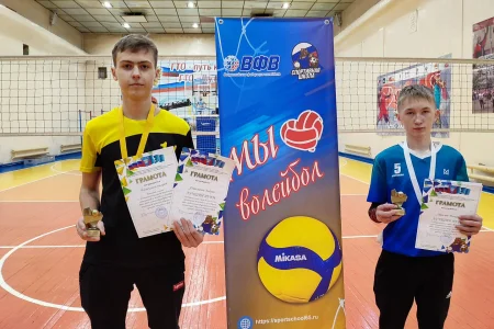 Школьные команды Углегорска взяли в руки «Серебряный мяч»