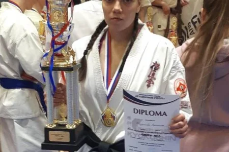 Валентина Шкуракова завоевала золотую медаль международного турнира по киокусинкай
