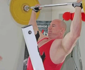 Углегорск увидел армейский жим