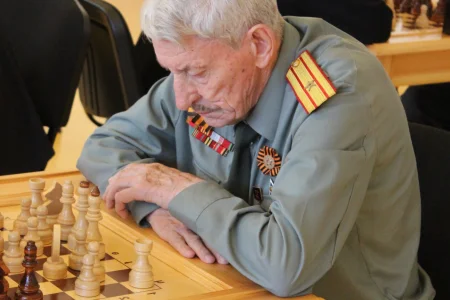 ВЦ «Сахалин» познакомился с шахматами