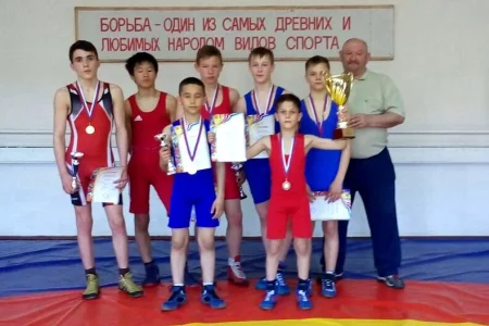 Борцы из Южно-Сахалинска первенствовали на соревнованиях в Шахтерске
