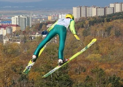 «Летающие лыжники» закрыли летний сезон