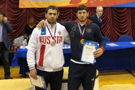 Островные борцы завоевали золотую и серебряную медали чемпионата ДФО