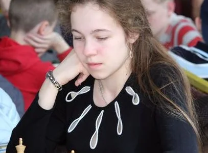 После шести туров первенства России среди юниорок Дарья Хохлова входит в тройку лидеров