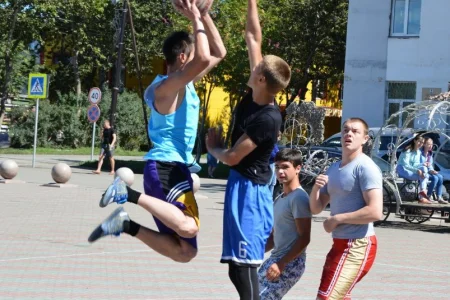 В чемпионате Углегорского муниципального района по баскетболу участвуют шесть команд