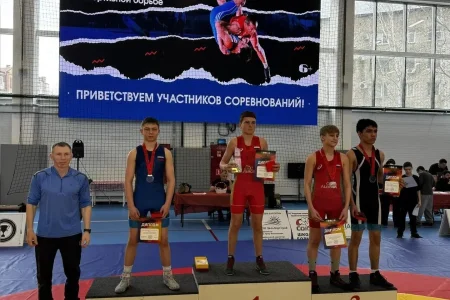 Сахалинские борцы завоевали девять медалей всероссийского турнира