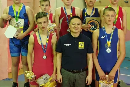 Островные борцы завоевали семь медалей на дальневосточном турнире