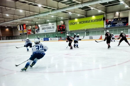 Хоккеисты «Кристалла» победно провели первую серию гостевых матчей