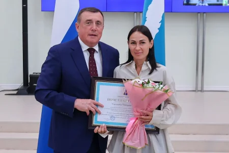 Сахалинских деятелей спорта наградили в региональном правительстве