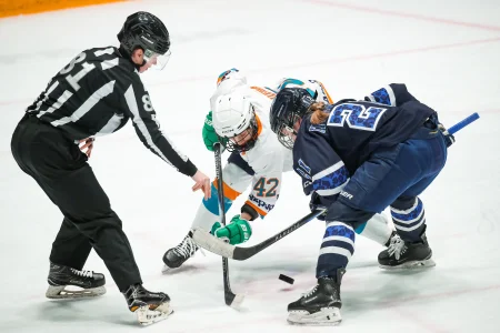 «Сахалин» и «Динамо-Нева» обменялись победами