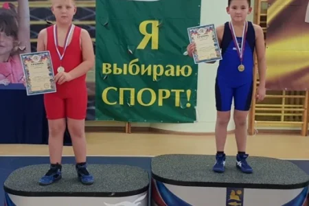 В Невельске боролись юные спортсмены из школ и детских садов
