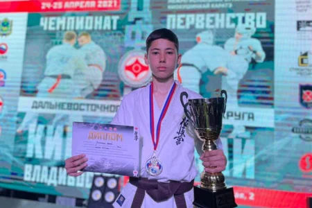Сахалинцы завоевали две медали чемпионата и первенства ДФО по киокусинкай