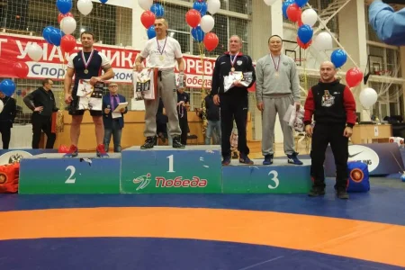 Олег Накагава занял третье место на чемпионате России по греко-римской борьбе среди ветеранов