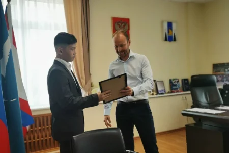Сахалинских единоборцев чествовали в областном минспорте