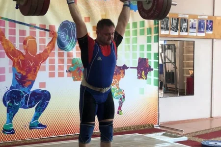 Островитяне завоевали дюжину медалей чемпионата ДФО по тяжелой атлетике