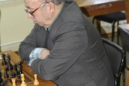 Юрий Трифонов возглавил турнирную таблицу 