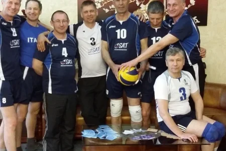 Сахалинские ветераны волейбола заняли третье место на дальневосточном турнире 