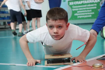 Самым юным спортсменам вручили знаки отличия ГТО