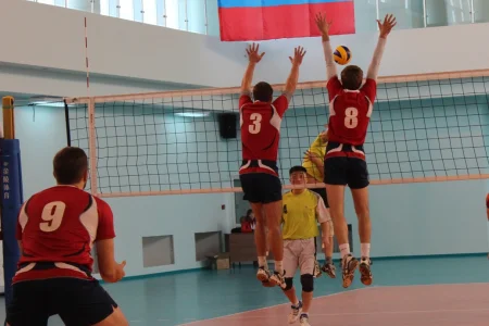 В Южно-Сахалинске начался чемпионат области по волейболу среди мужских команд