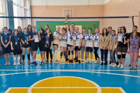 Школьники Тымовского района выявили лучших волейболистов