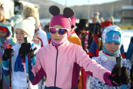 В островной столице провели костюмированную лыжную гонку