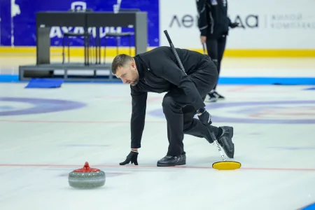 Островные кёрлингисты взяли бронзу чемпионата ДФО