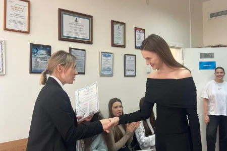 Спортшкола по волейболу поздравила своих выпускников