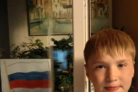 Воспитанники и сотрудники областного ГБУ «СШ самбо и дзюдо» приняли участие во флешмобе «Флаги России»