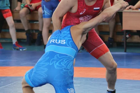 В Южно-Сахалинске определили медалистов чемпионата и первенства области по вольной борьбе