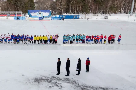 Сборная Корсакова выиграла чемпионат области по хоккею с мячом