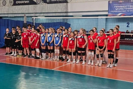 В спортшколе по волейболу начались первые соревнования 2025 года