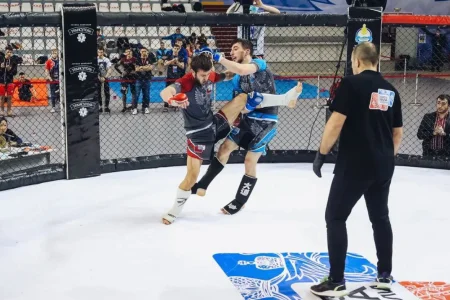 Сахалинские бойцы MMA привезли две медали с дальневосточных соревнований