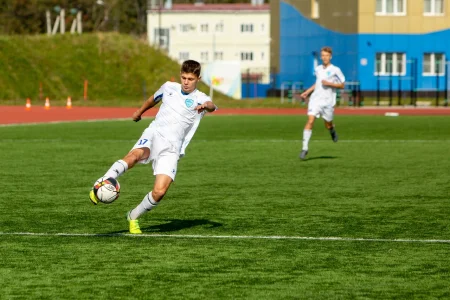 Островные команды одержали три волевые победы в ЮФЛ ДВ