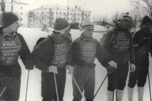 Участники лыжного пробега Оха - Хабаровск, 1971 год. 
