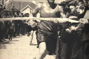 Финиш забега на 1500 метров. Оха, начало 1950-х годов. 