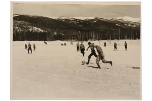 Зимний футбол на стадионе в городском парке, 1956 год