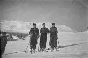 Лыжницы. Поселок Байково, остров Шумшу, 1952 год