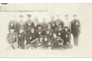 Участники лыжных соревнований в поселке Армудан, 1939 год