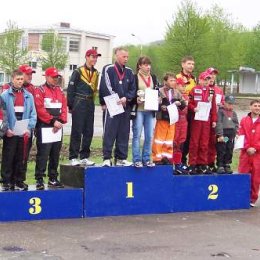Награждение победителей в командном зачете
1 место - \"Корвет-Рэйсинг\", Южно-Сахалинск
2 место - \"Пилот Мастер Карт\", Южно-Сахалинск
3 место - \"Темп\", Углегорск
29 мая 2004 года